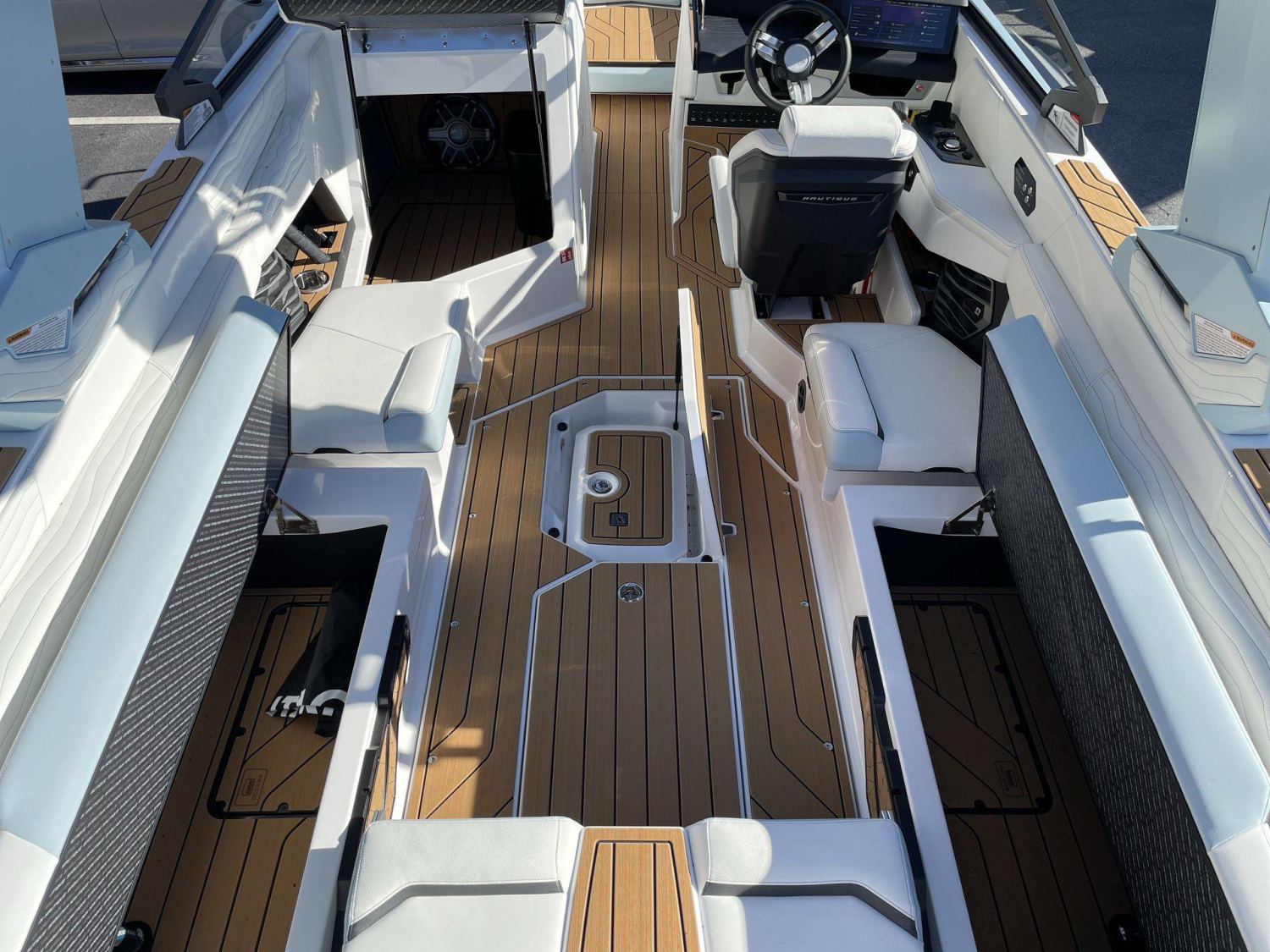 2027 Nautique G25