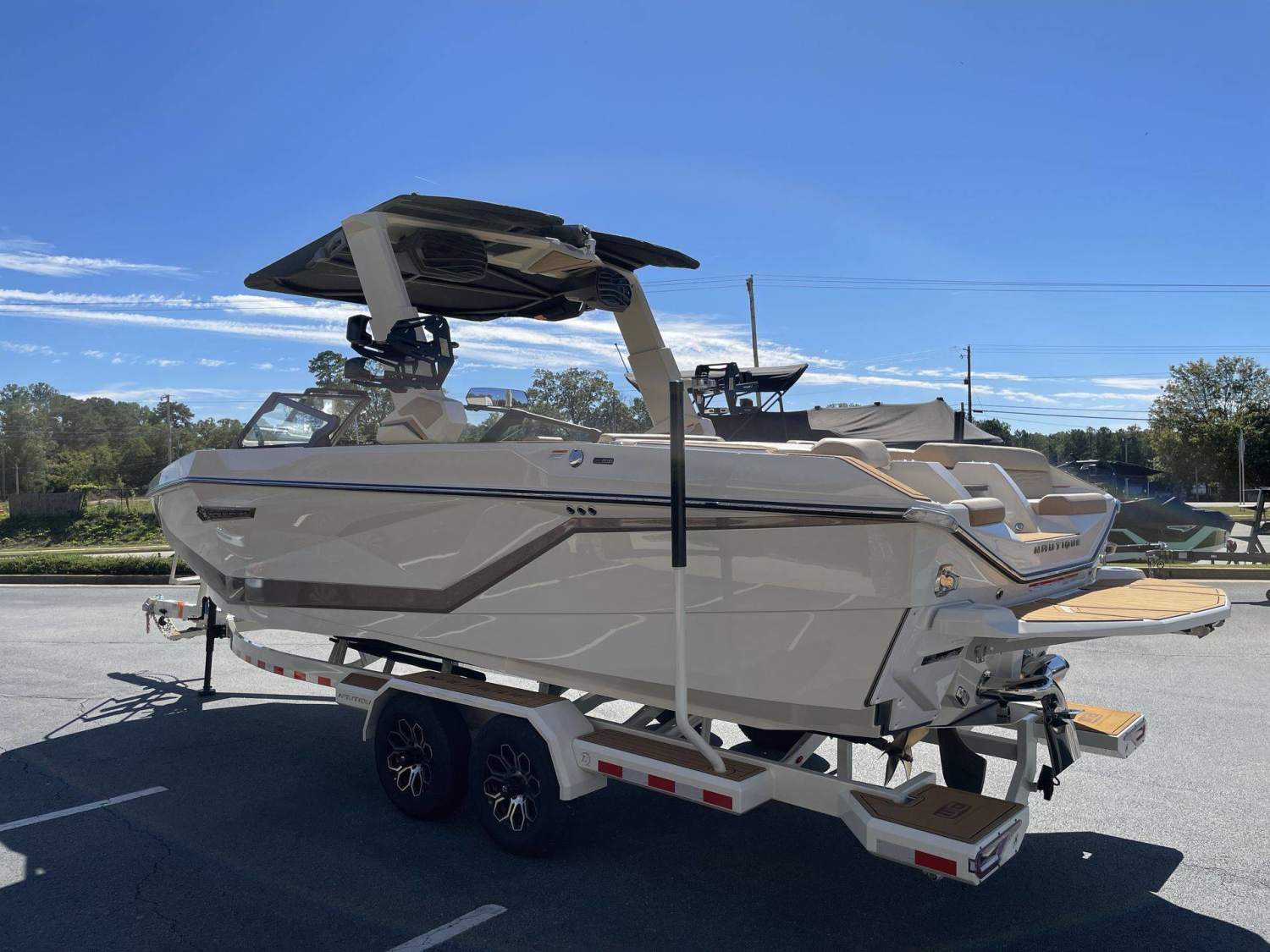 2027 Nautique G25