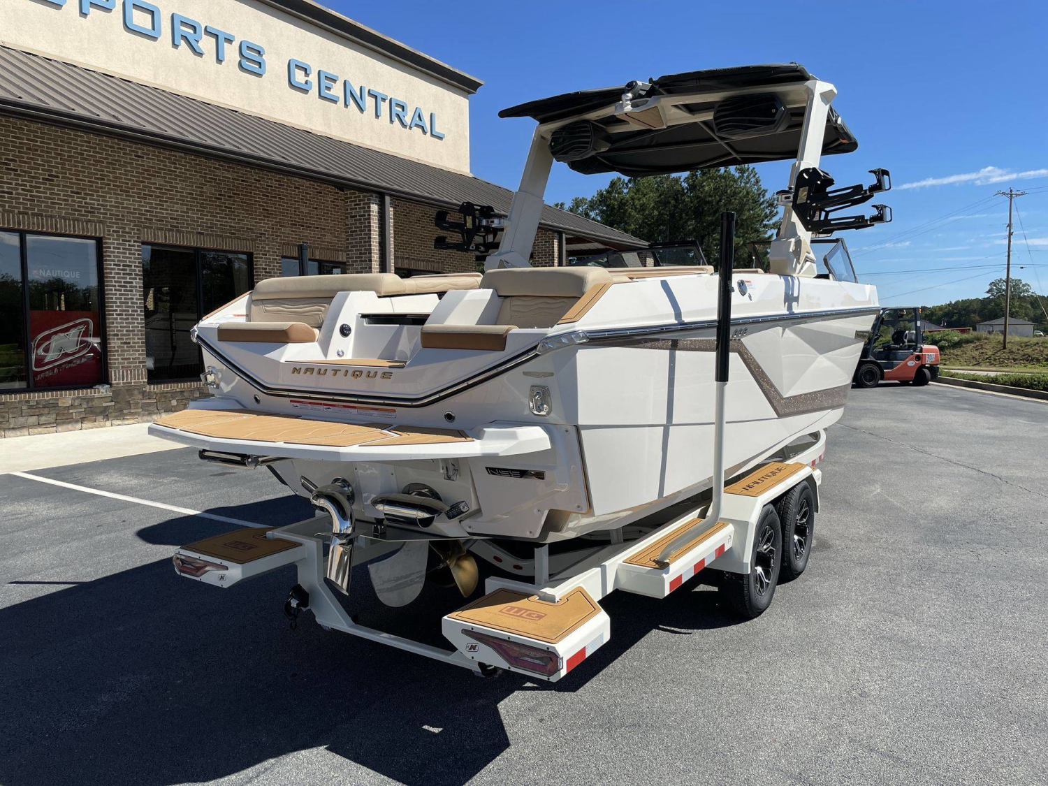 2027 Nautique G25
