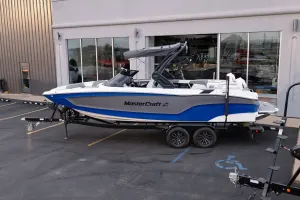 2024-mastercraft-xt24-146875-image1.webp