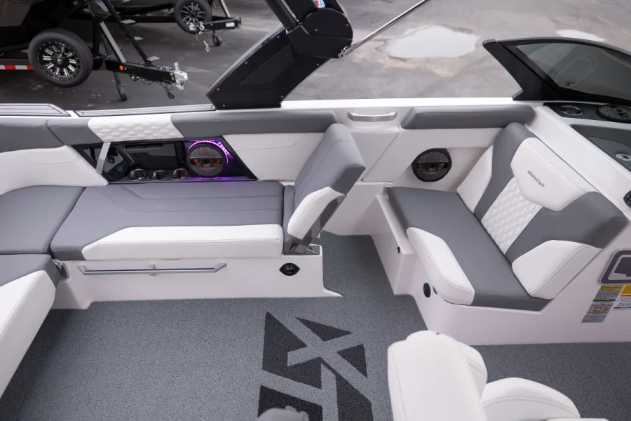 2024-mastercraft-xt24-146875-image15.webp