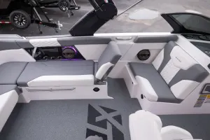 2024-mastercraft-xt24-146875-image15.webp