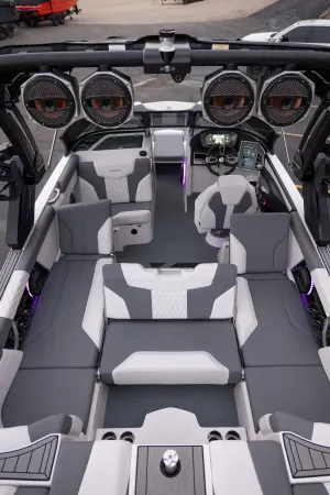 2024-mastercraft-xt24-146875-image16.webp