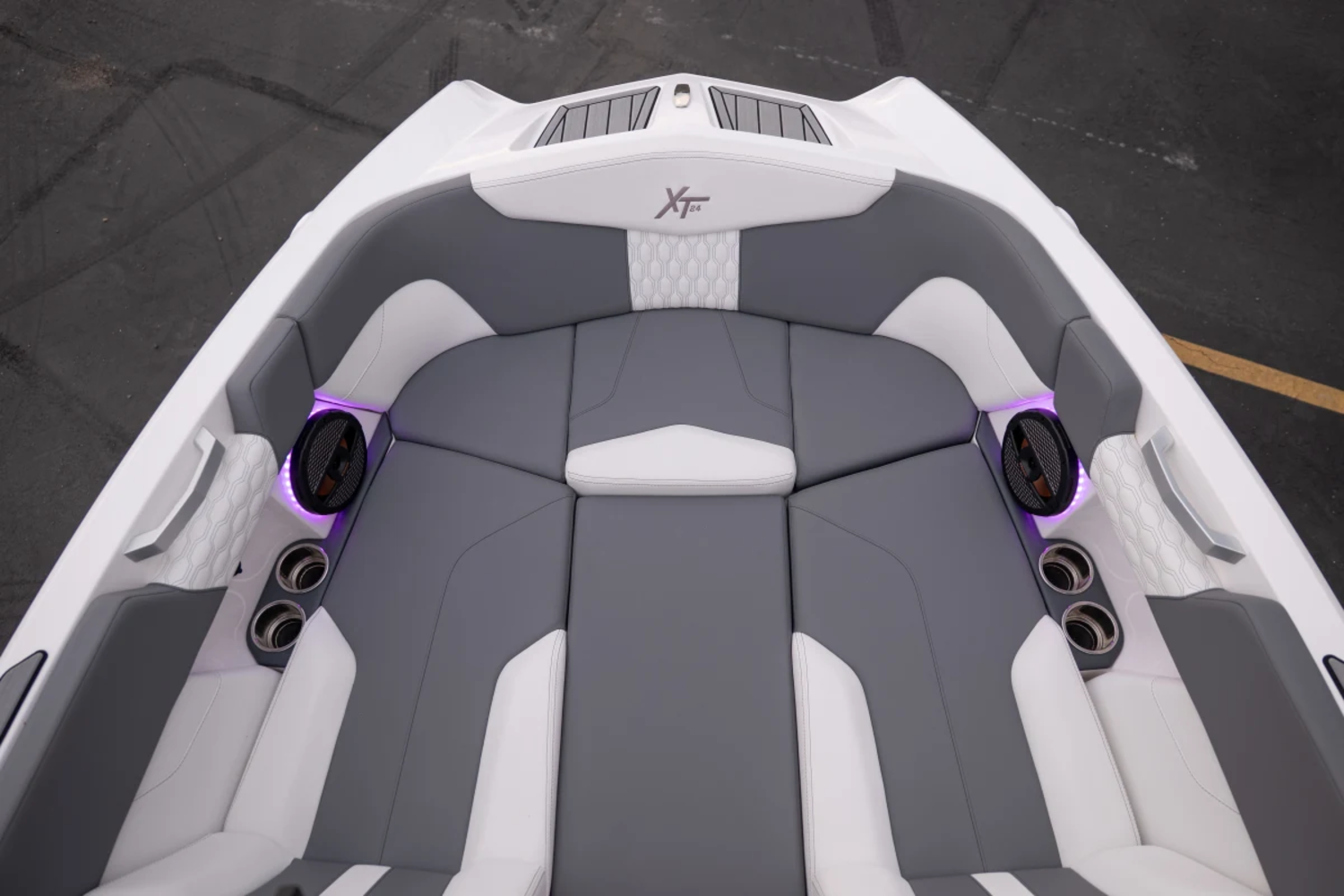 2024 MASTERCRAFT XT24 FULLY LOADED 1 OWNER 