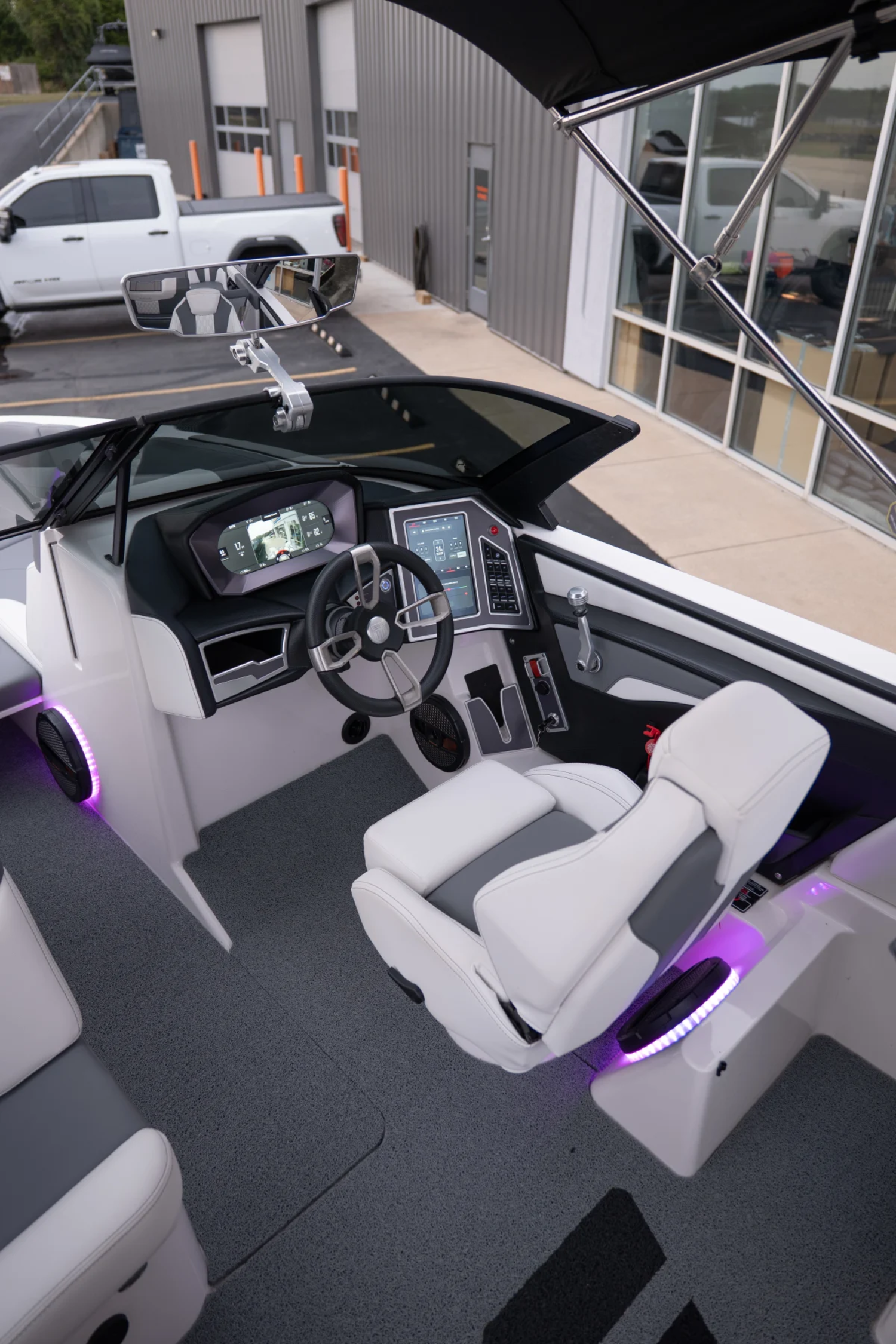 2024 MASTERCRAFT XT24 FULLY LOADED 1 OWNER 