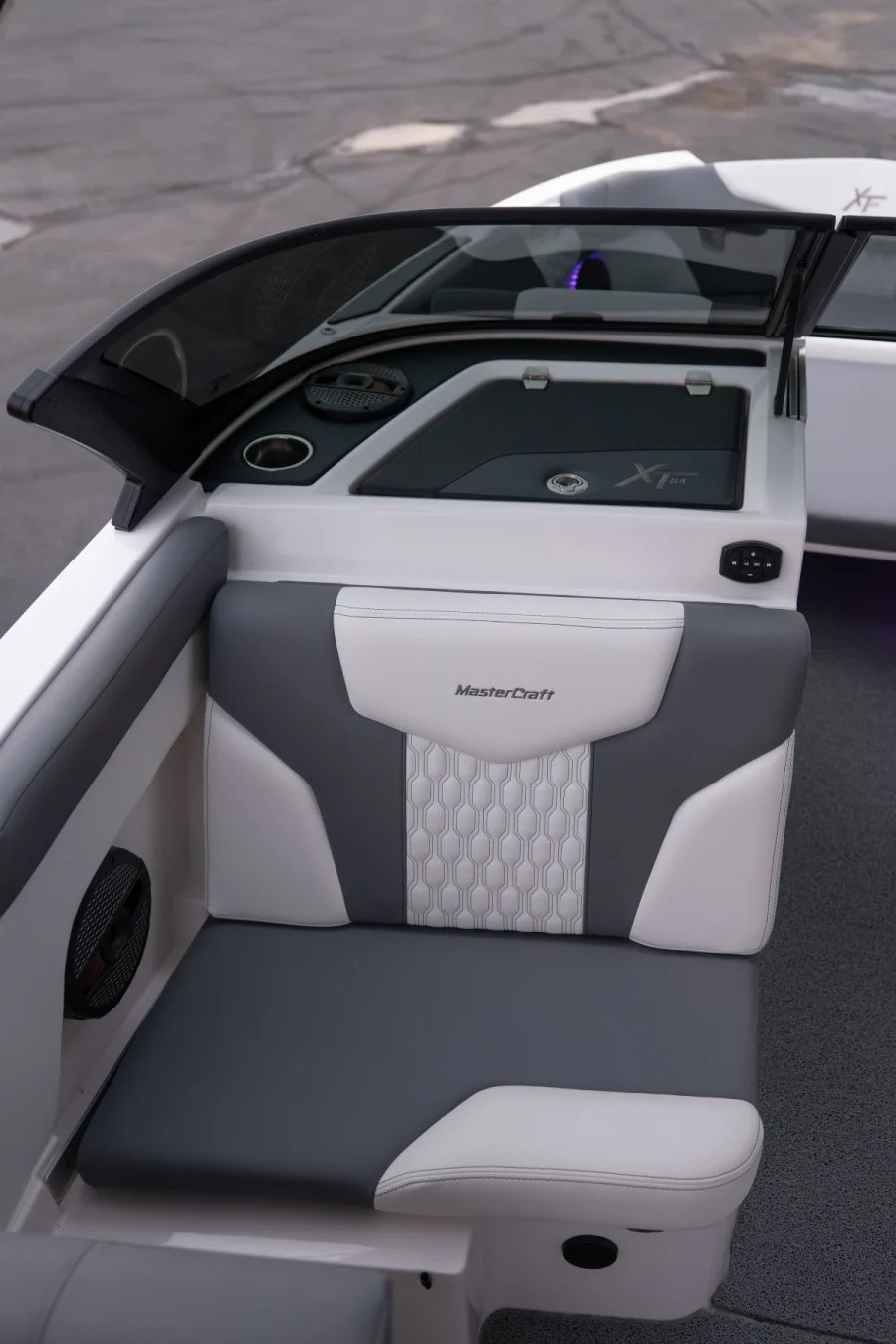 2024-mastercraft-xt24-146875-image27.webp