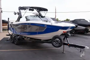 2024-mastercraft-xt24-146875-image7.webp