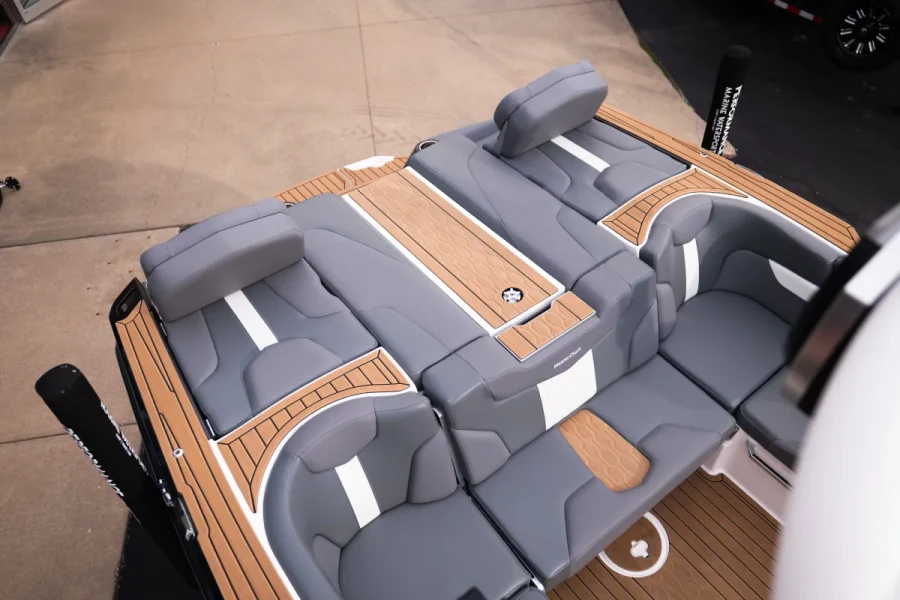 2026-mastercraft-xt24-146876-image14.webp