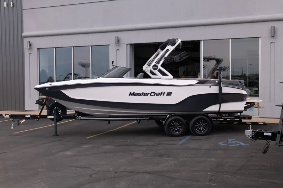 2026-mastercraft-xt24-146876-image3.webp