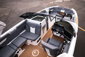 2026-mastercraft-xt24-146876-image9.webp