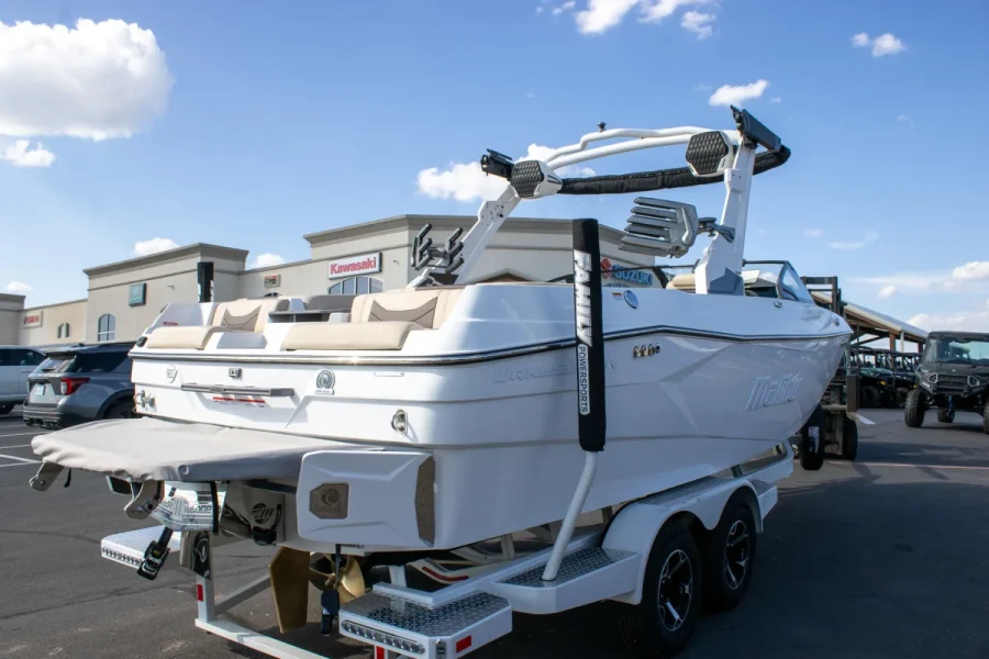 2027-malibu-wakesetter-23-lsv-146886-image1.webp