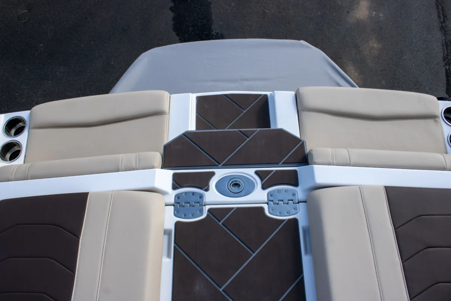 2027 Malibu 23 LSV