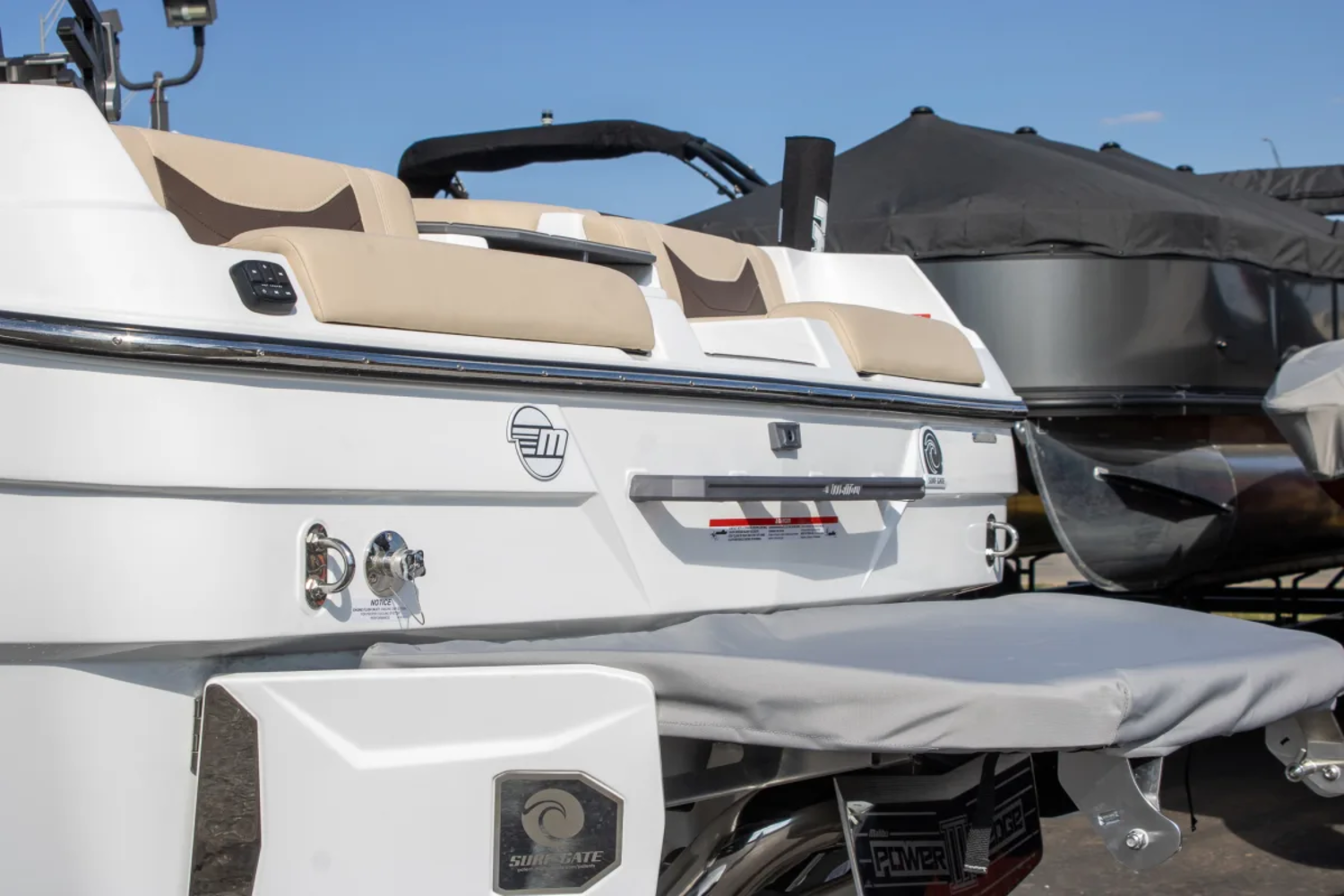 2027 Malibu 23 LSV