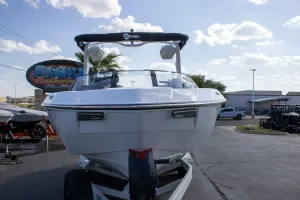 2027-malibu-wakesetter-23-lsv-146886-image6.webp