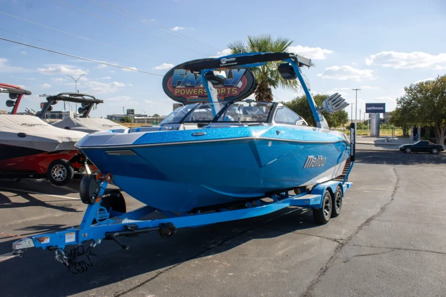 2027-malibu-wakesetter-23-lsv-146888-image1.webp