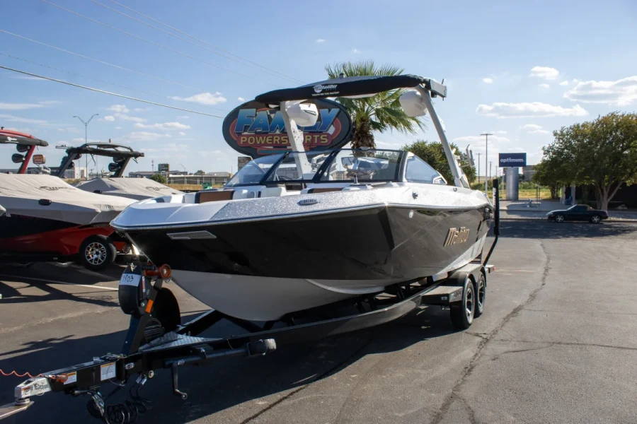 2027-malibu-wakesetter-23-lsv-146891-image1.webp