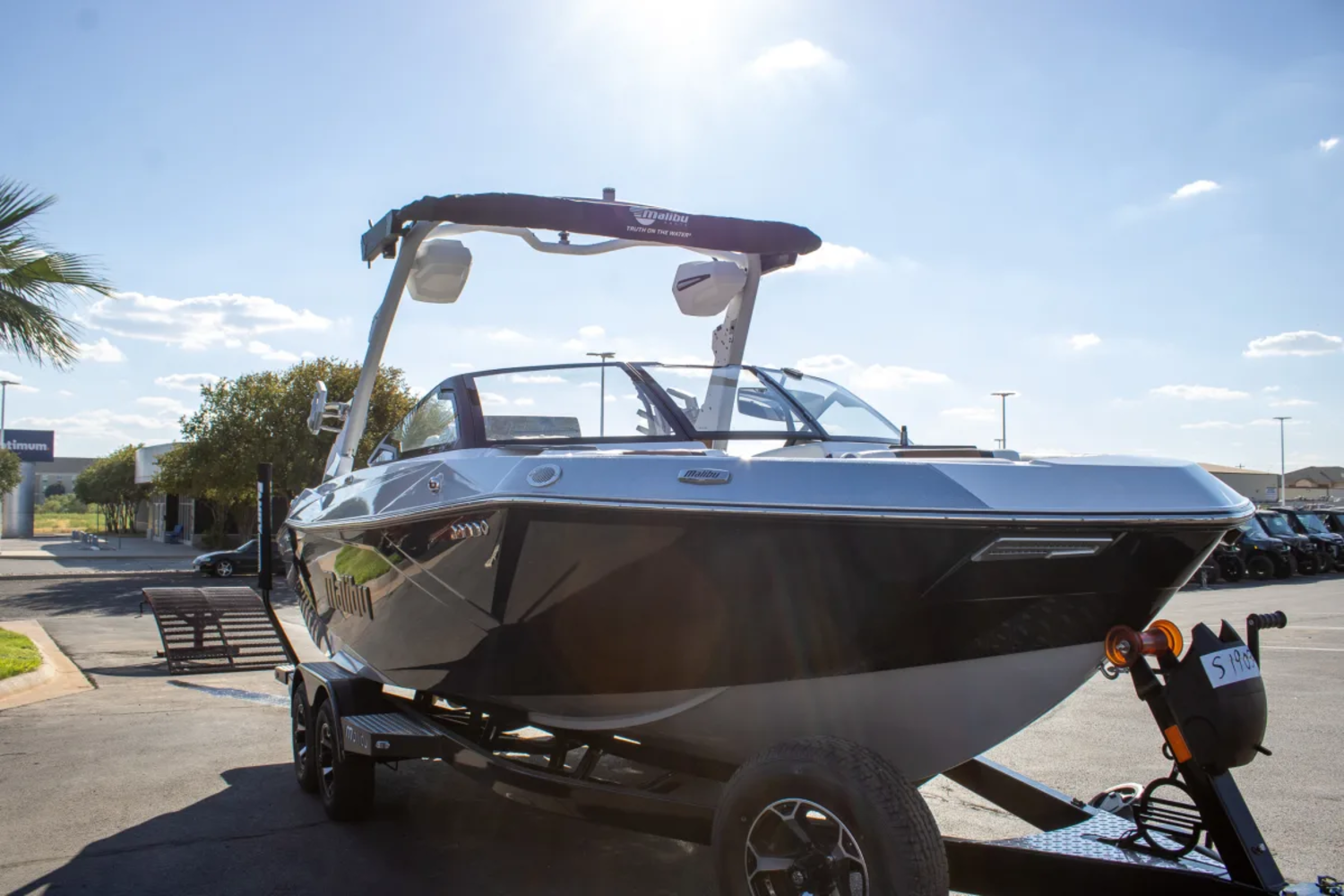 2027 Malibu 23 LSV