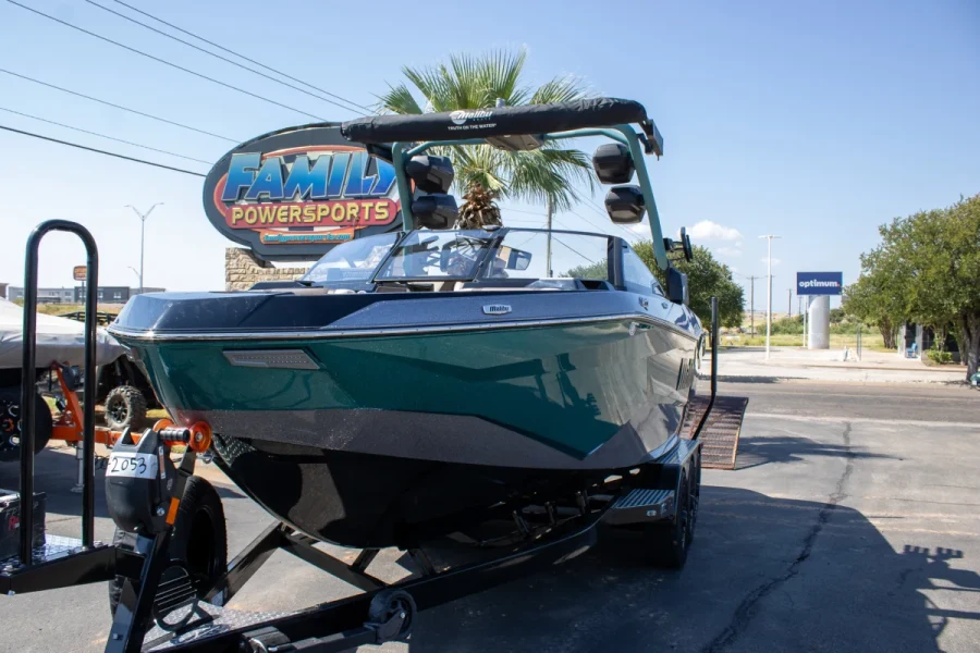 2027-malibu-wakesetter-25-lsv-146895-image1.webp