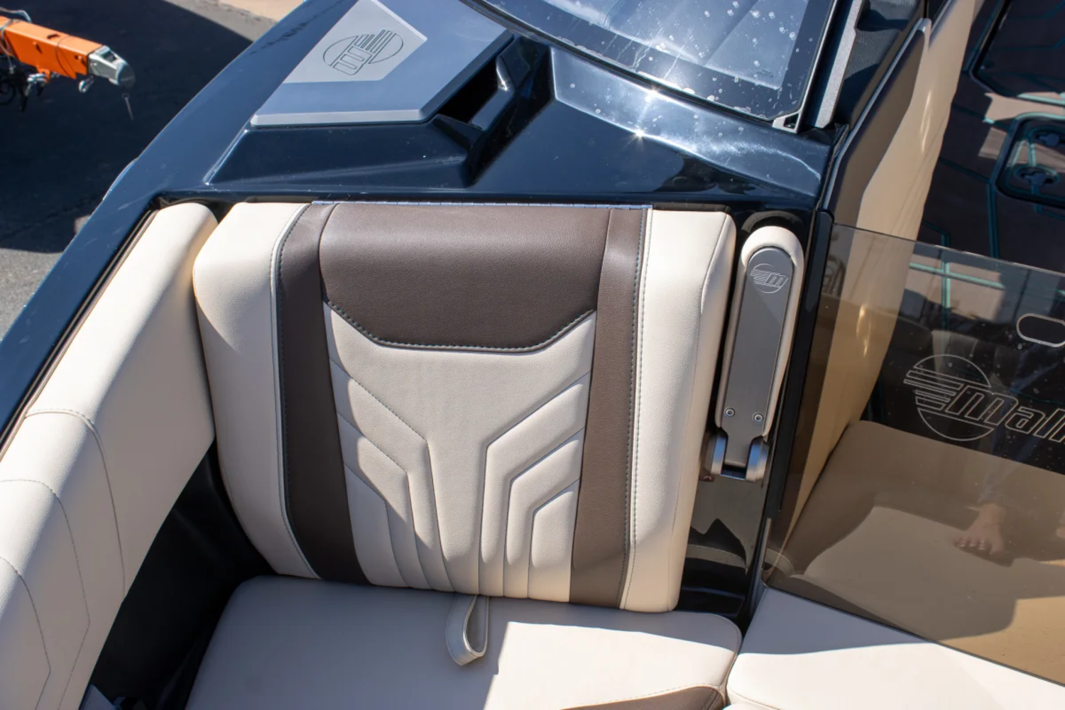 2027 Malibu 25 LSV