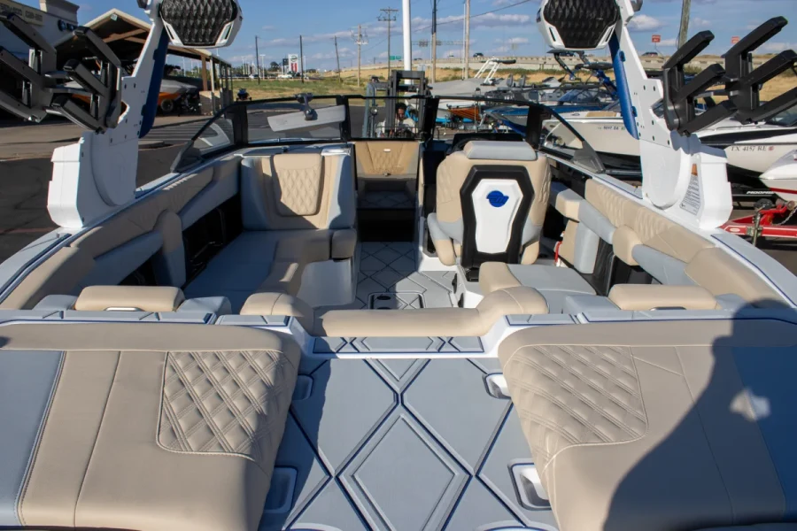 2027-malibu-m230-146896-image8.webp