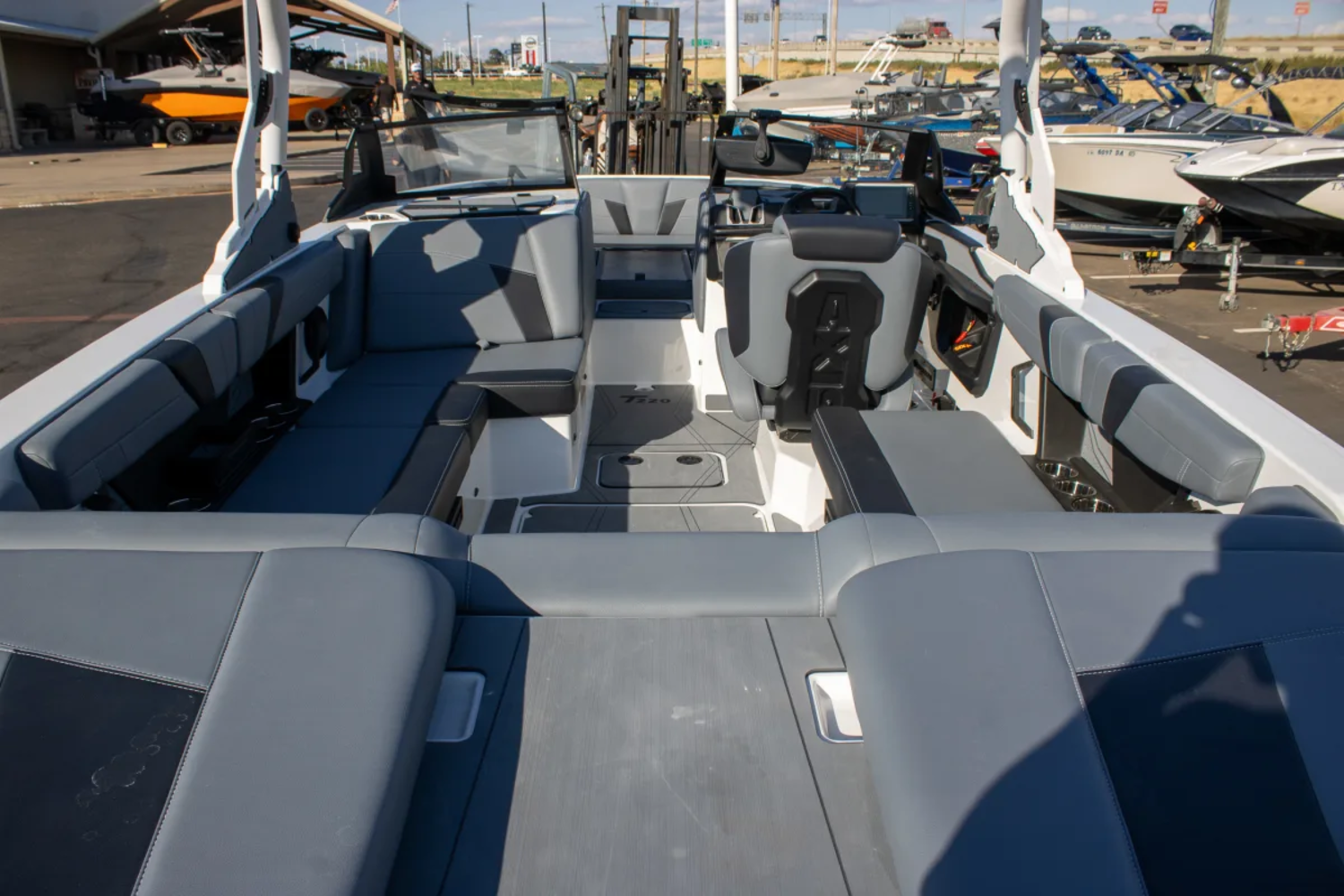 2027 Axis T220