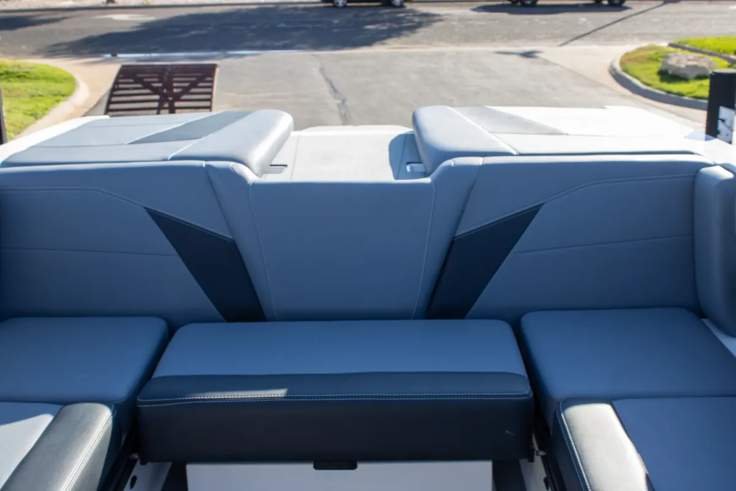 2027 Axis T220