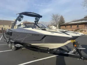 2017-malibu-wakesetter-24-mxz-146914-image0.webp