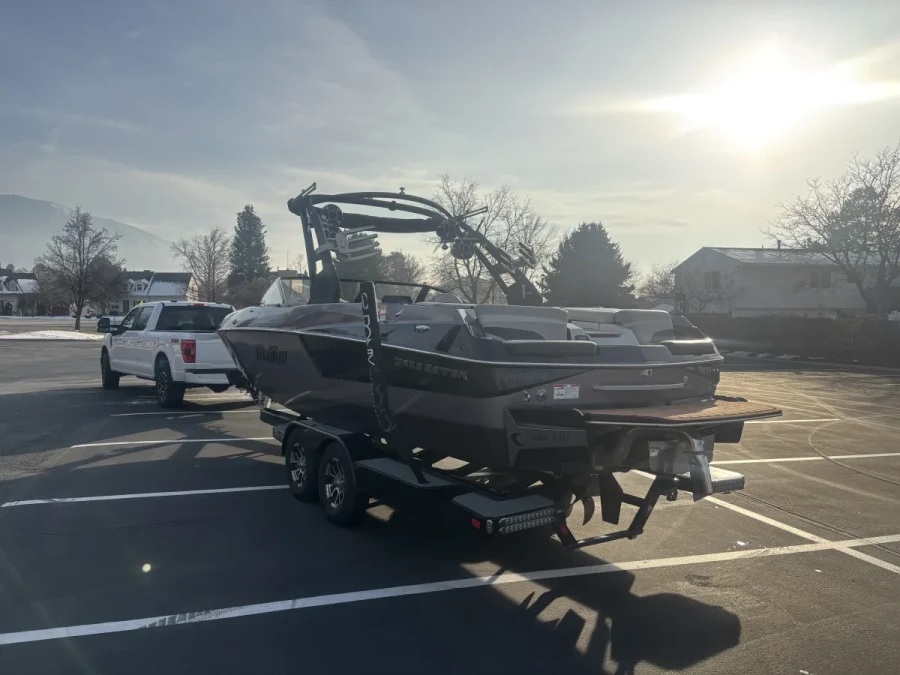 2017-malibu-wakesetter-24-mxz-146914-image1.webp