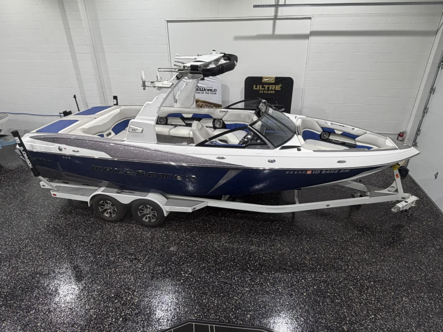 2016 Malibu Boats 25 LSV