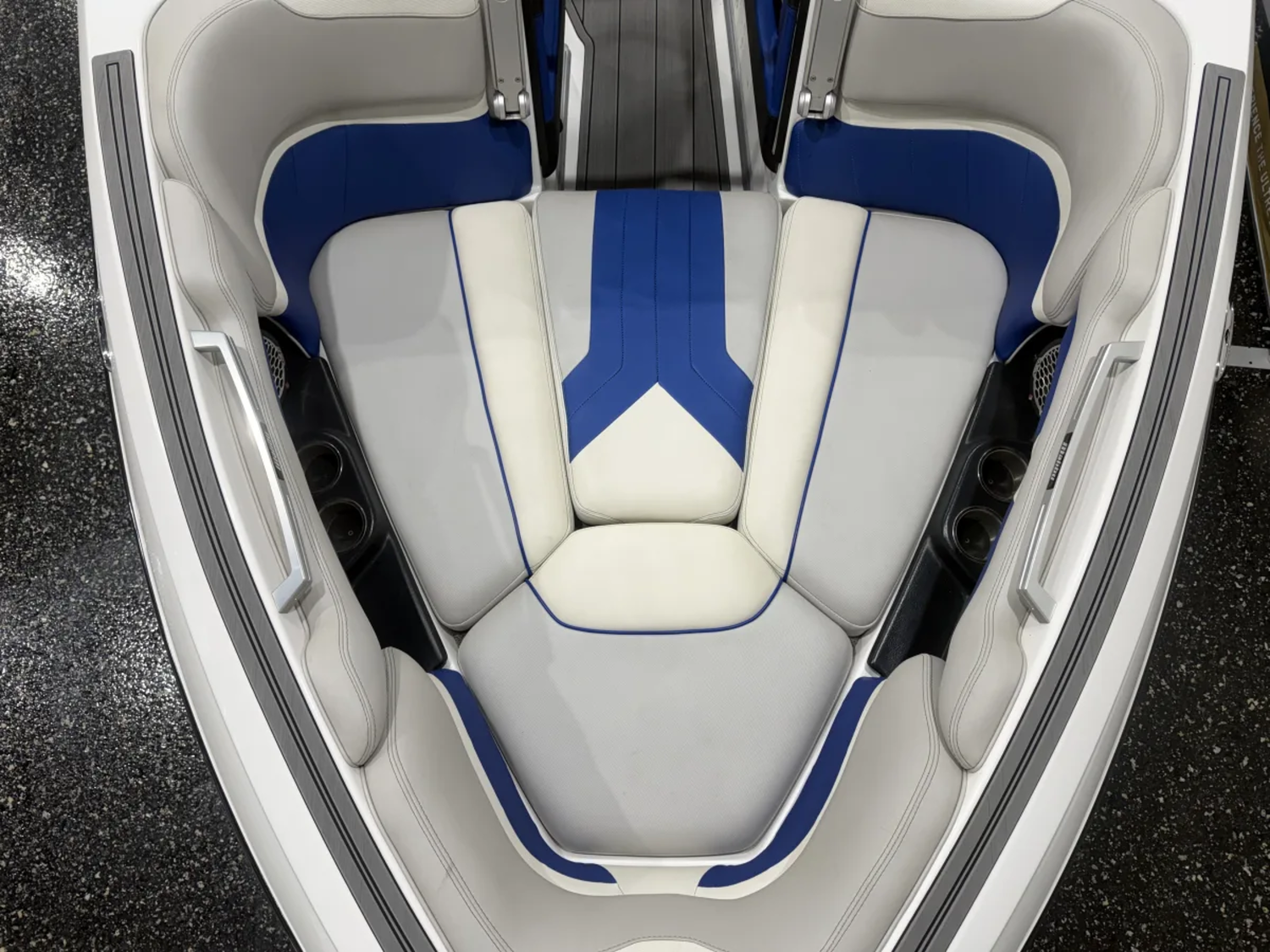 2016 Malibu Boats 25 LSV
