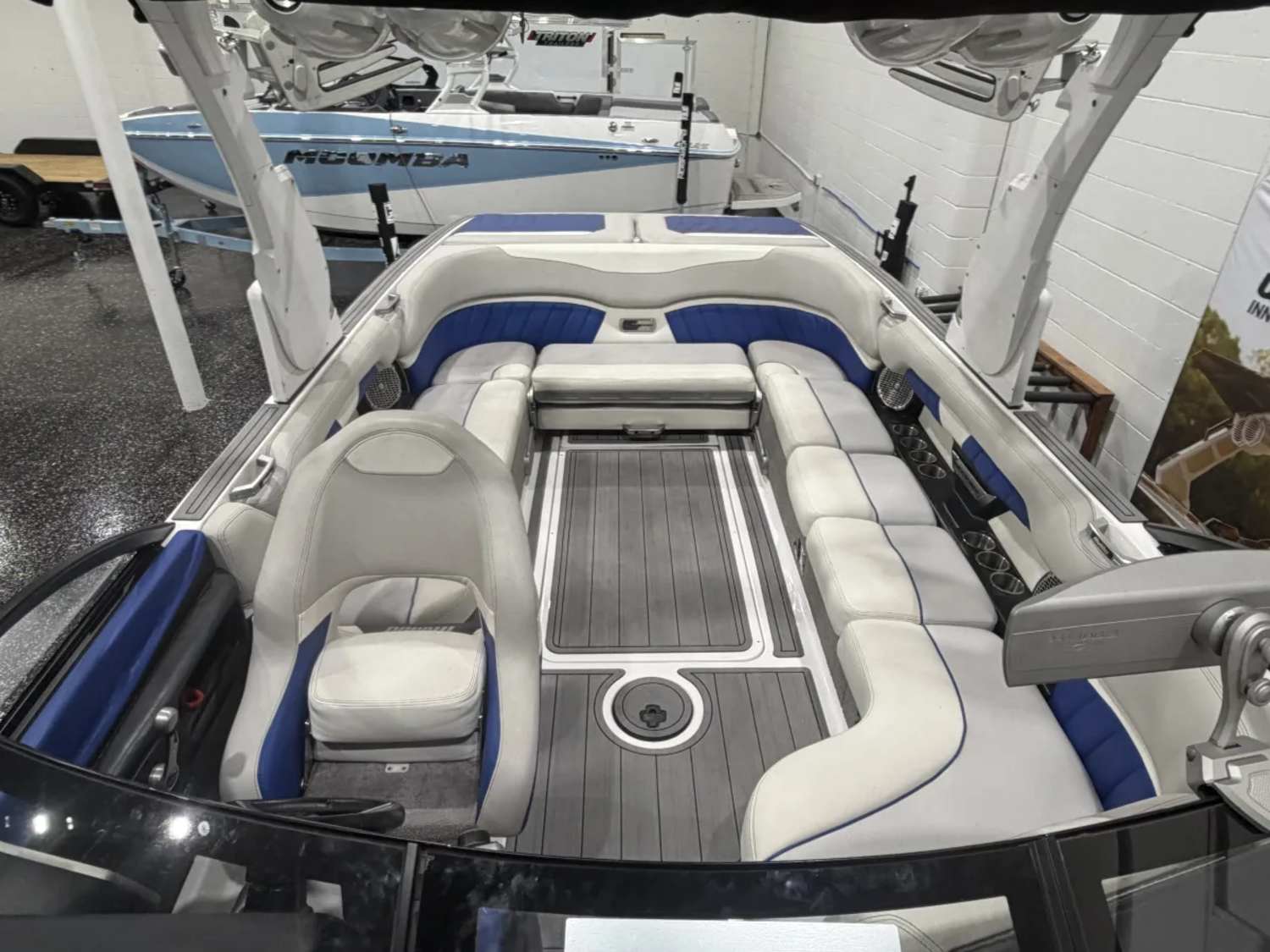 2016 Malibu Boats 25 LSV