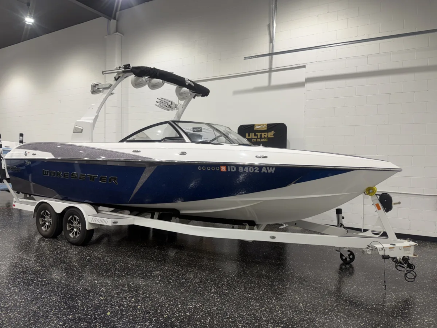 2016 Malibu Boats 25 LSV