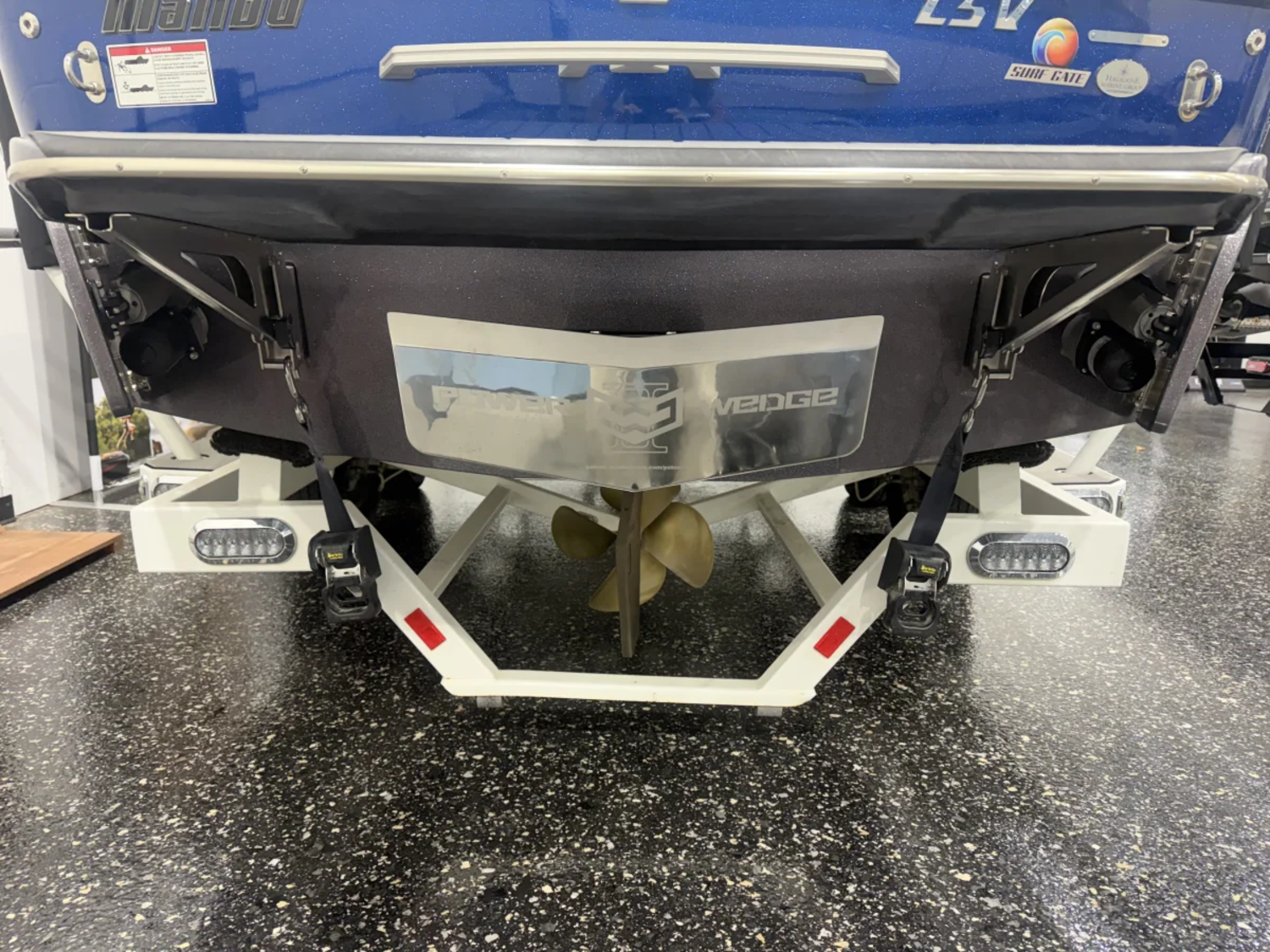 2016 Malibu Boats 25 LSV