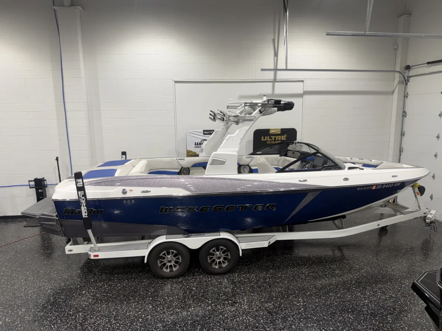 2016 Malibu Boats 25 LSV