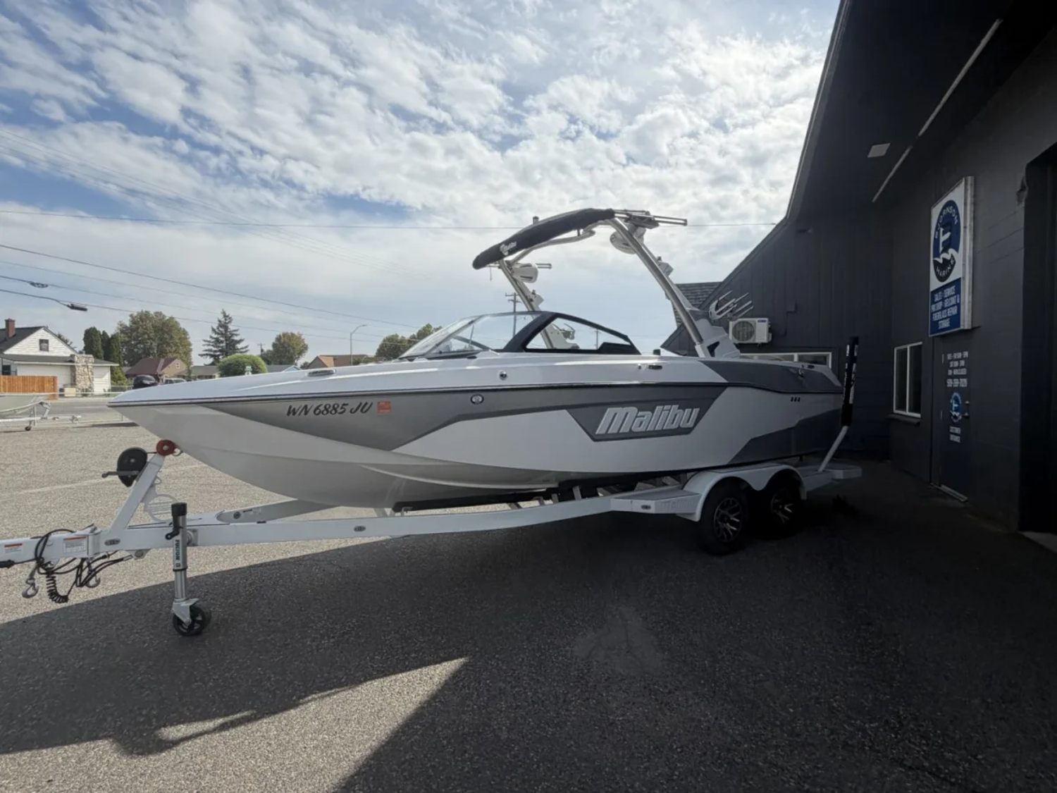 2022 Malibu 23 LSV