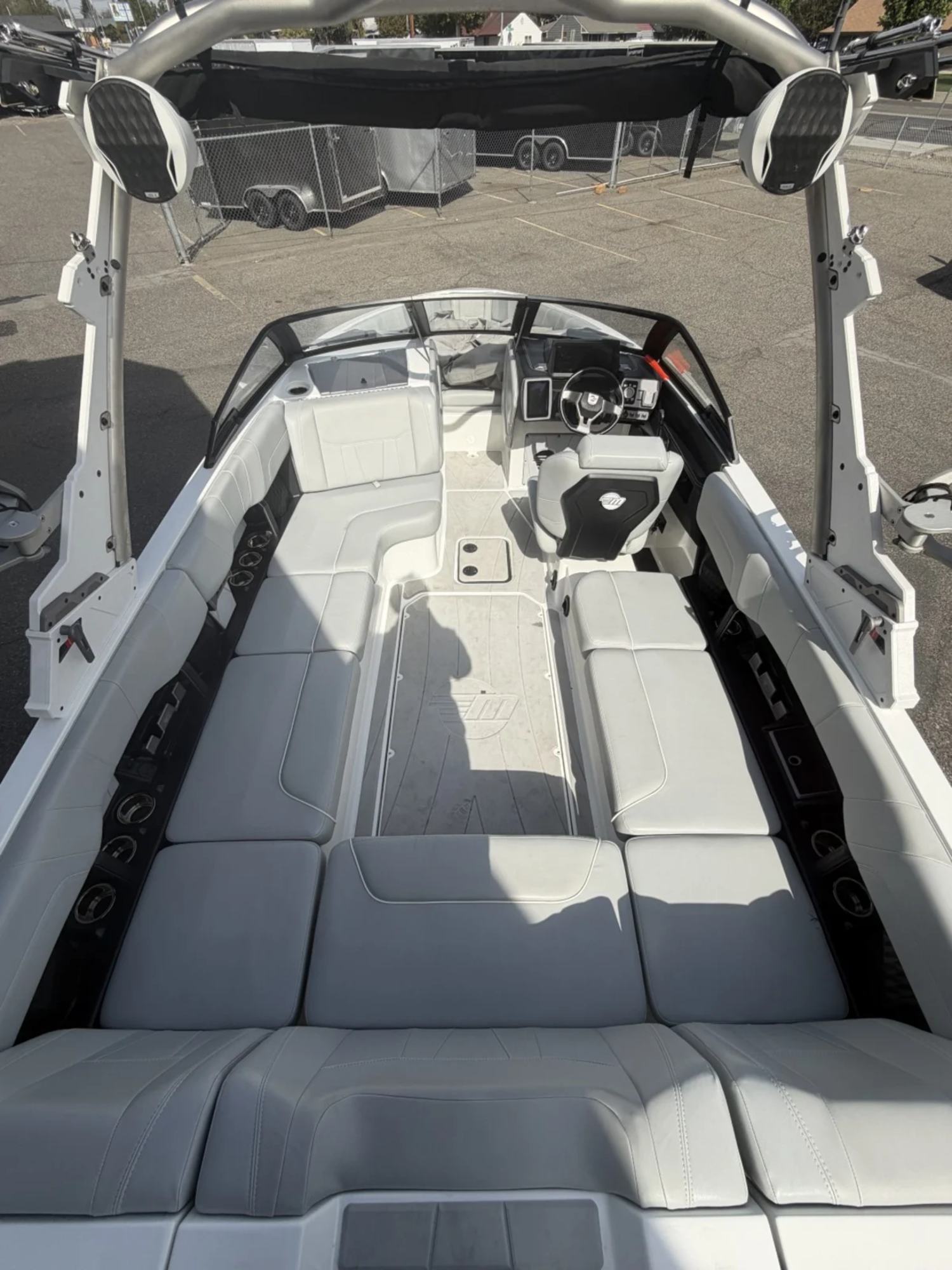 2022 Malibu 23 LSV