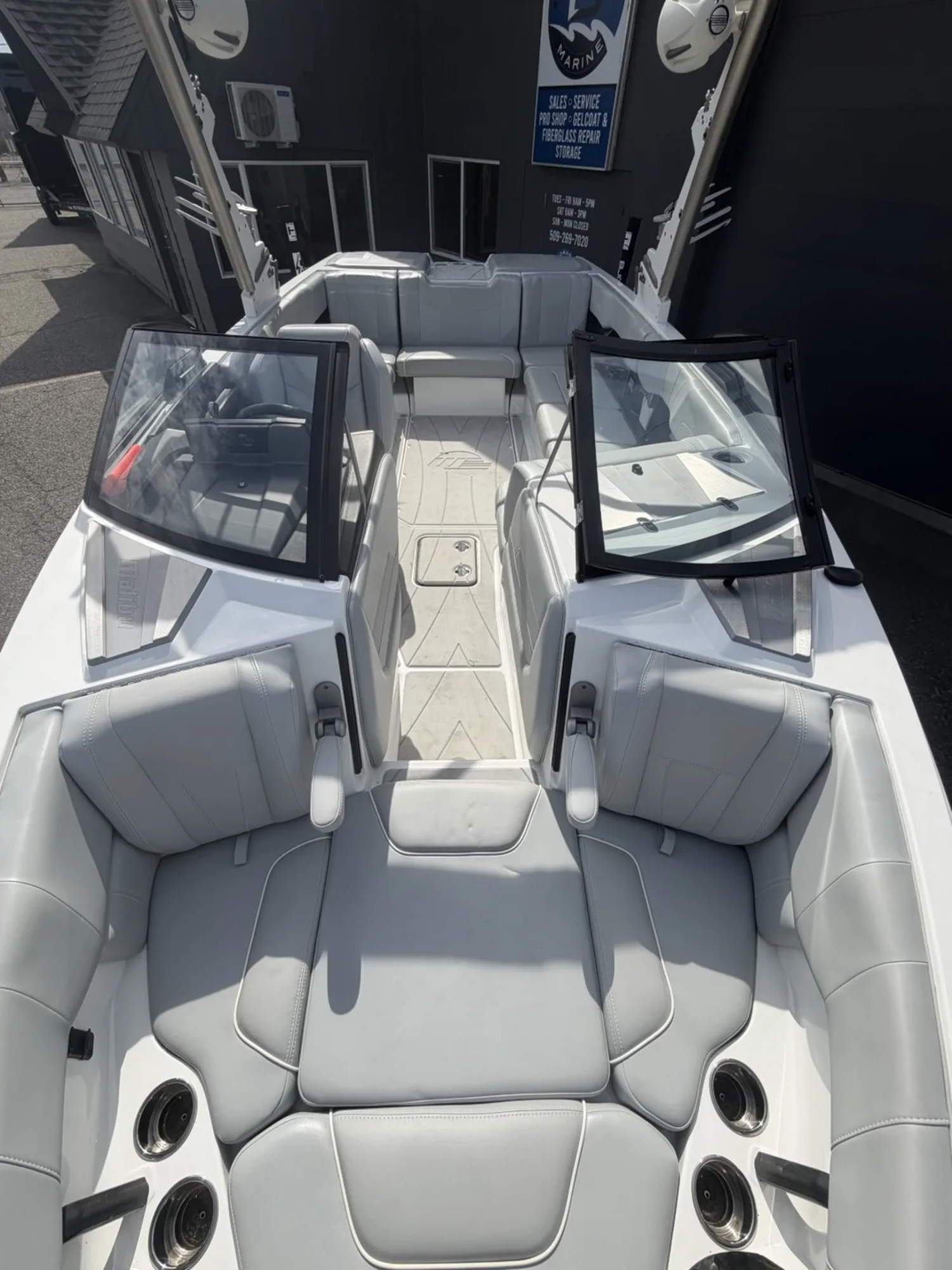 2022 Malibu 23 LSV