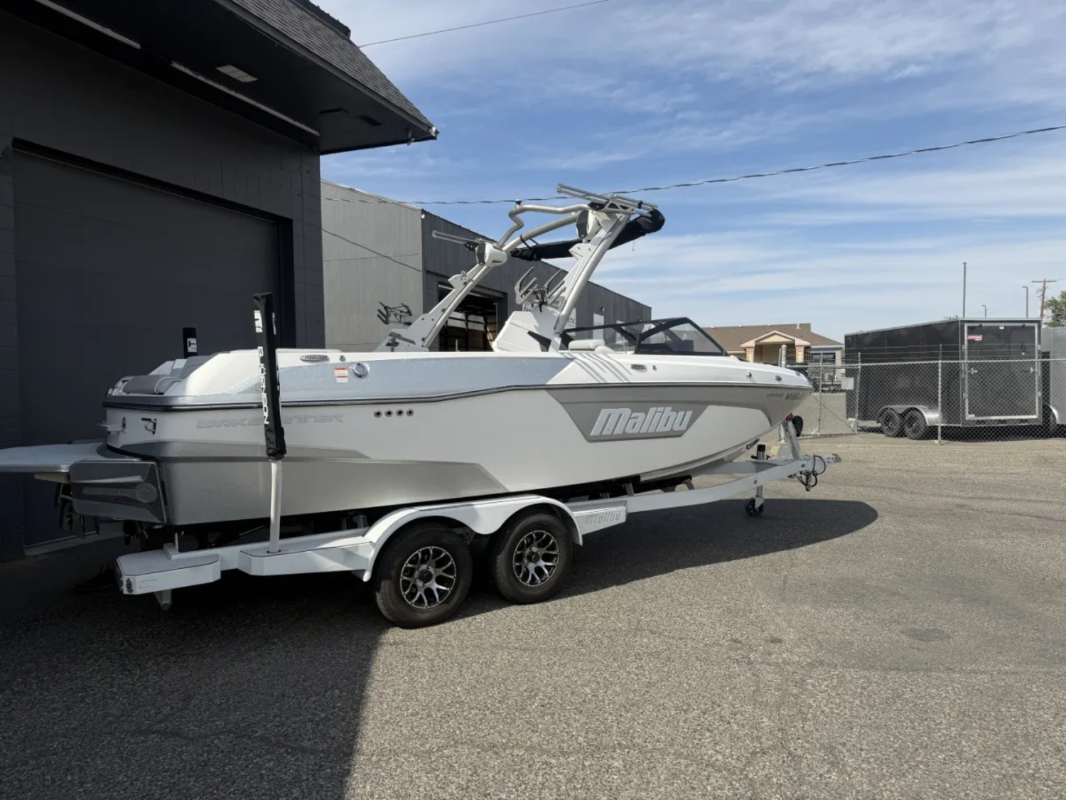 2022 Malibu 23 LSV