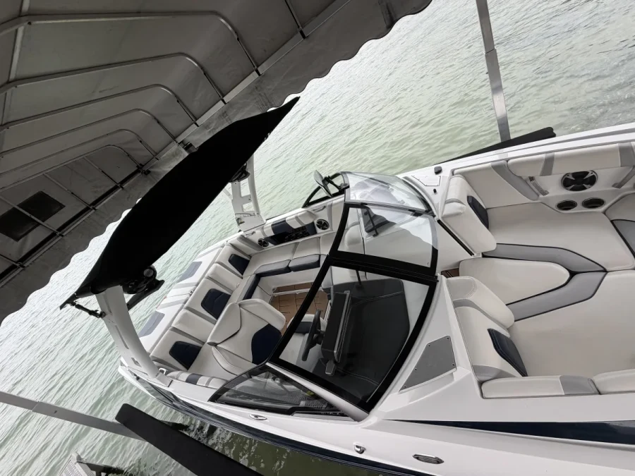 2019-malibu-21-mlx-145357-image6.webp