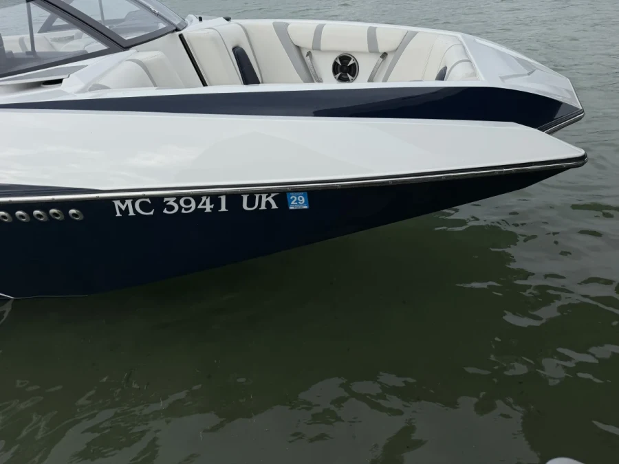 2019-malibu-21-mlx-145357-image8.webp