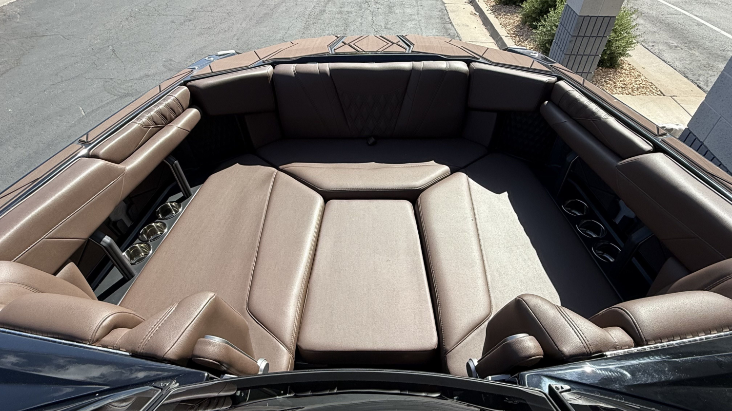 2025 Malibu Boats M242