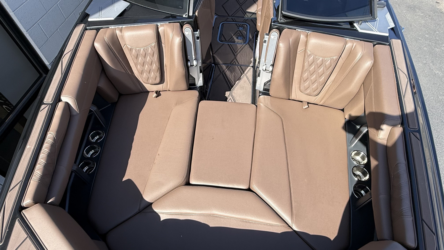 2025 Malibu Boats M242
