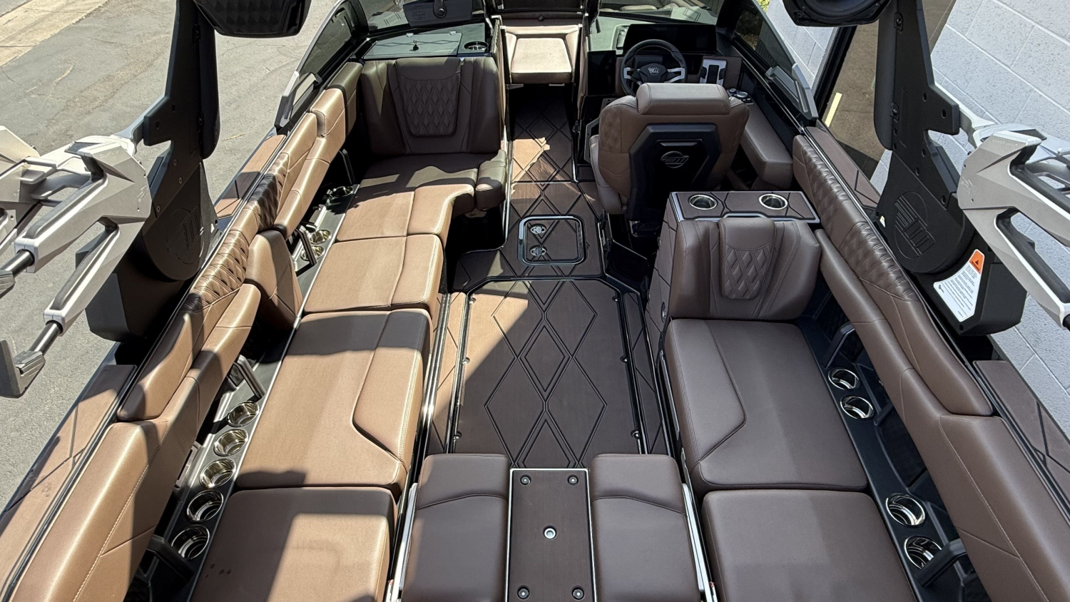 2025 Malibu Boats M242
