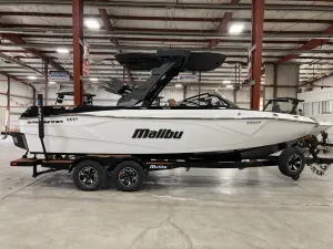 2027-malibu-wakesetter-23-lsv-145035-image1