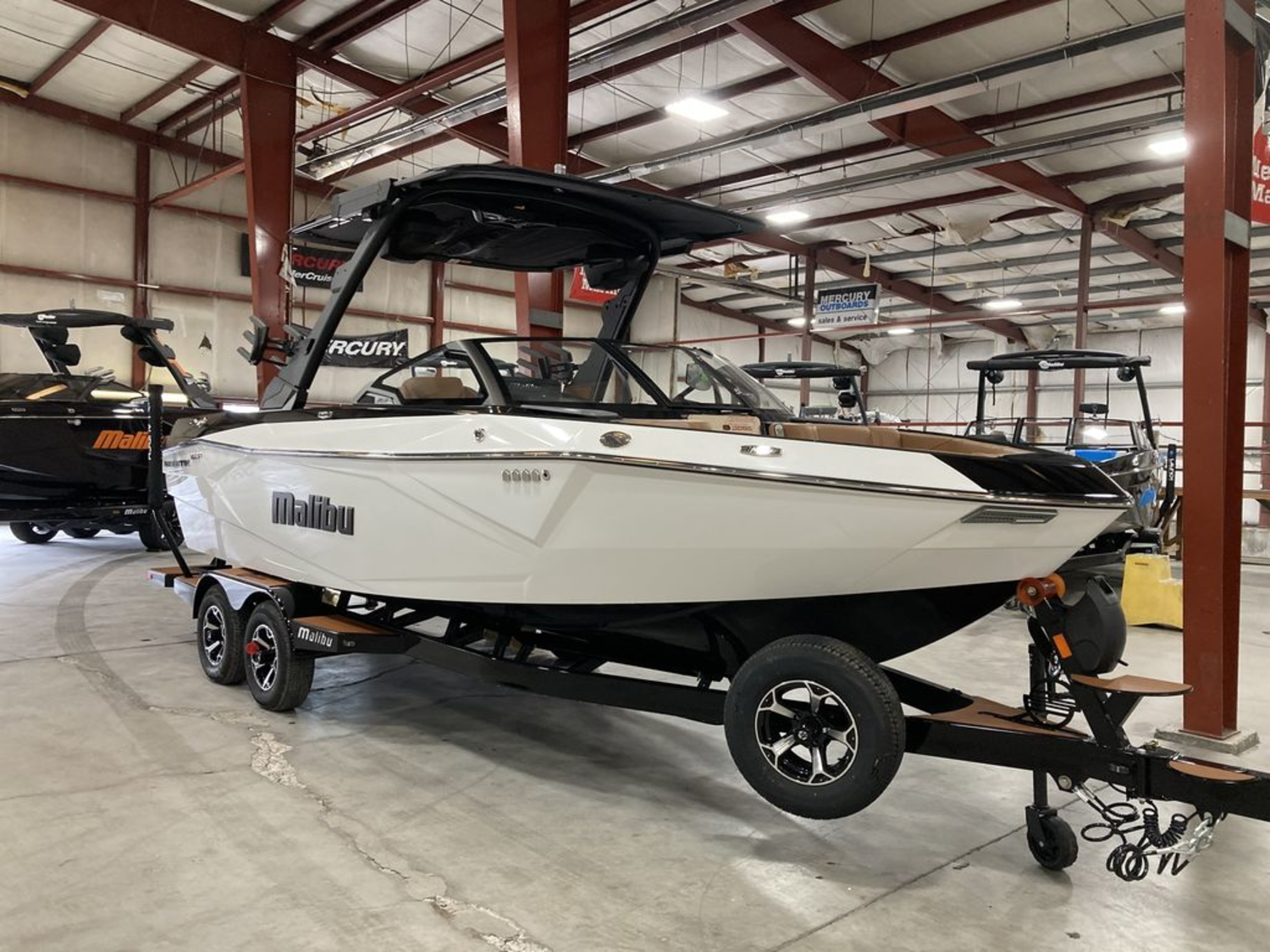 2027 Malibu Boats 23 LSV