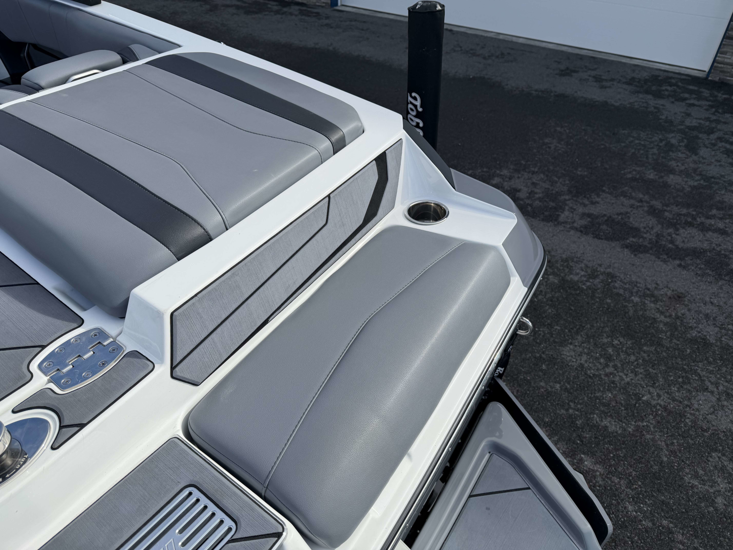 2025 Malibu 22 LSV