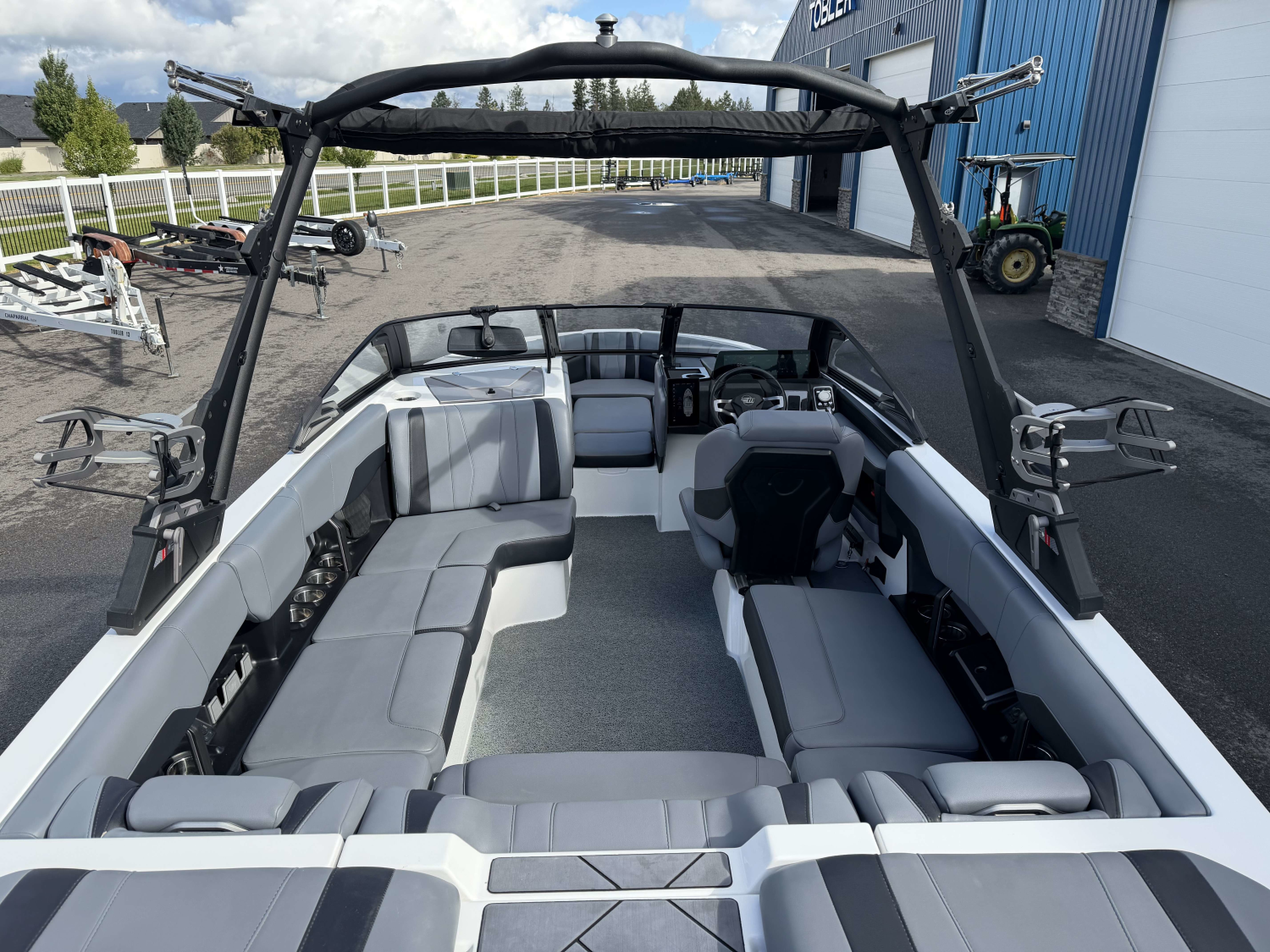 2025 Malibu 22 LSV