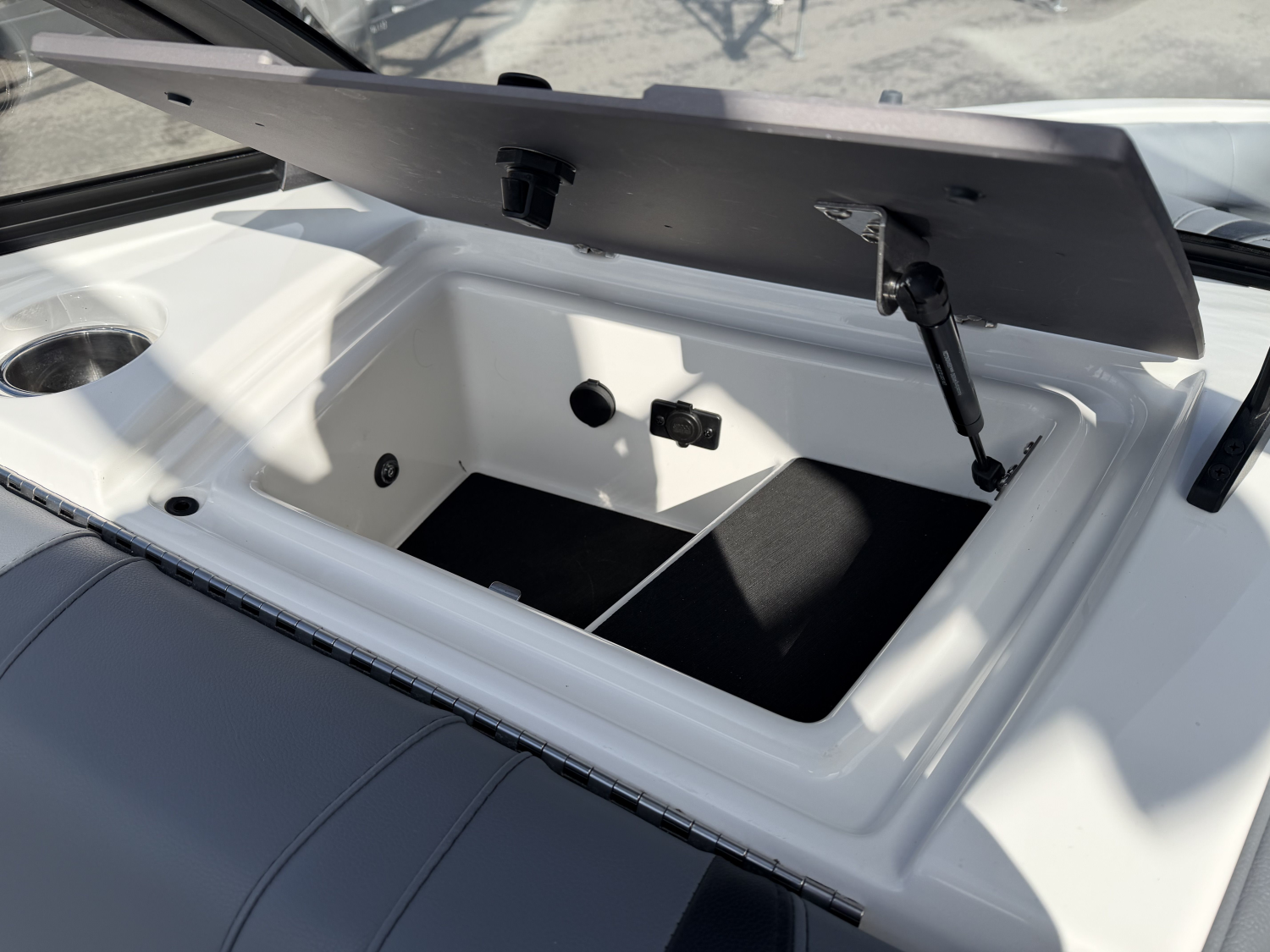 2025 Malibu 22 LSV