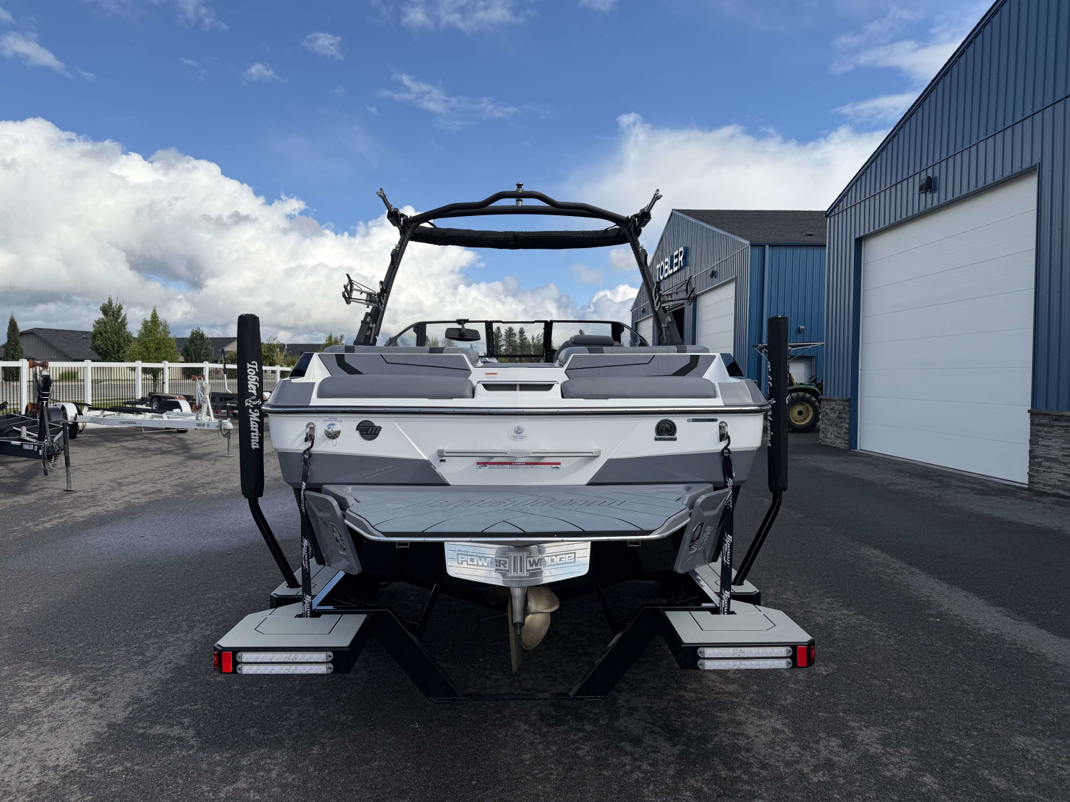 2025 Malibu 22 LSV