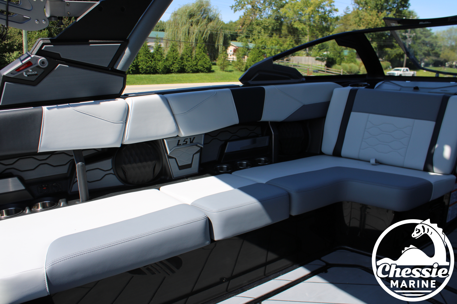 2027 Malibu 23 LSV